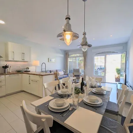 R-54 Modern With Garden *