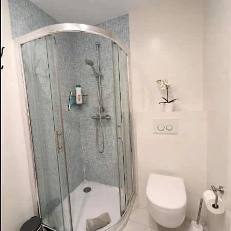 펜션 R-54 Modern With Garden *